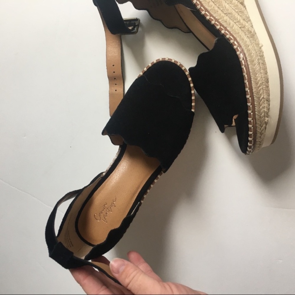 New! Black wedges